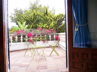 bedroom_with_balcony