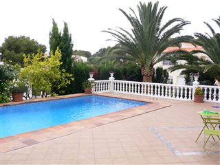 terrace_with_pool